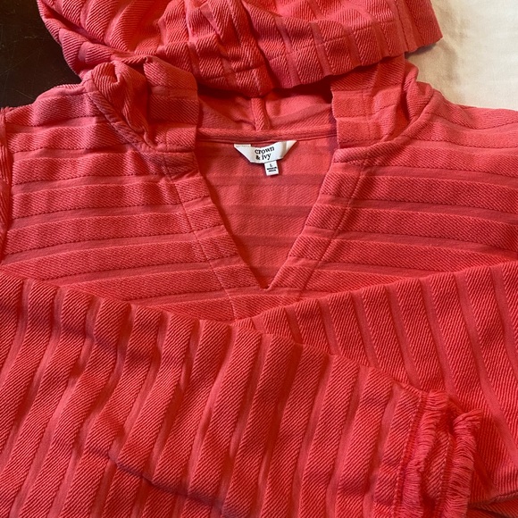 Crown & Ivy size large hooded top. - Picture 3 of 6